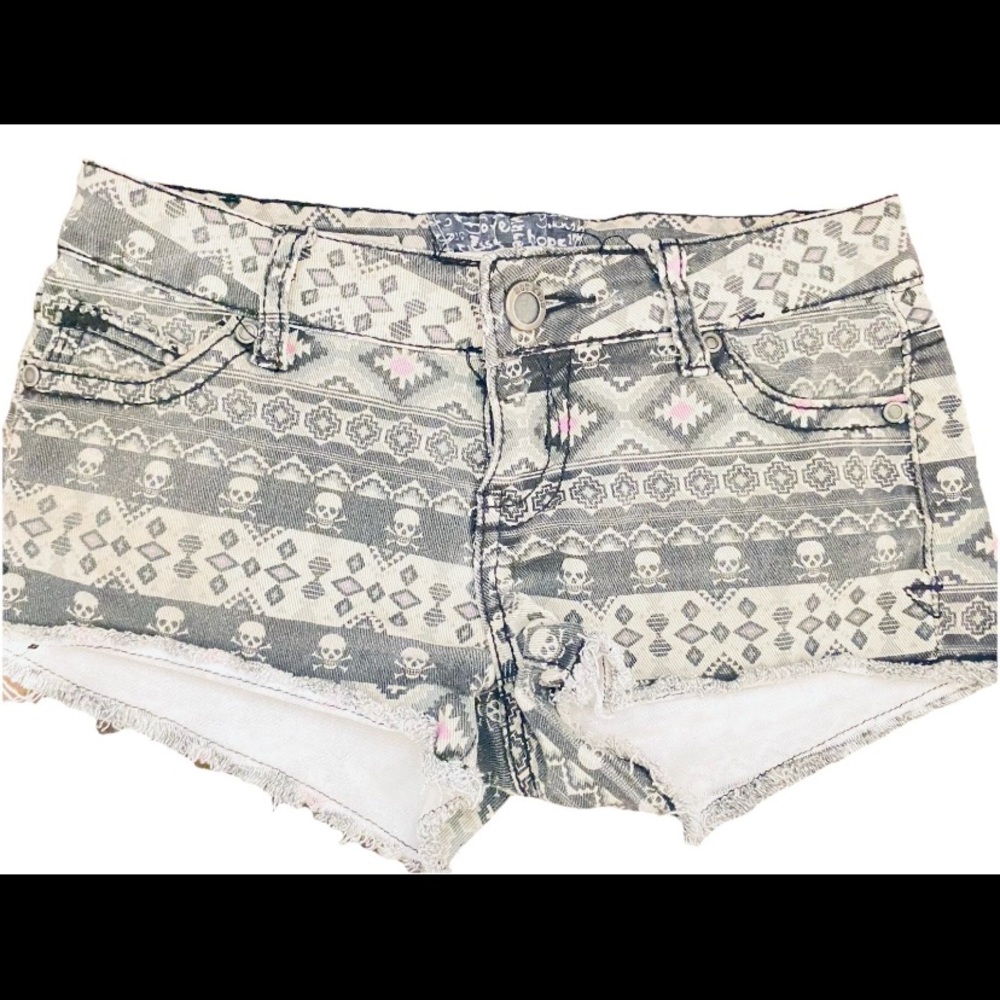 Hot Kiss CICI Mini Shorts Sz 0 Low Rise, Skulls, Fringe Vintage Pink Accents